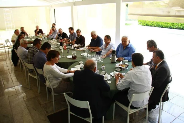 Com novas adesões, grupo de oposição a Rollemberg reúne 11 partidos