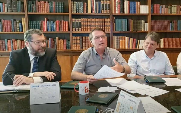 Bolsonaro repete que não se vacinou, mas já disse ter “cartela em dia”