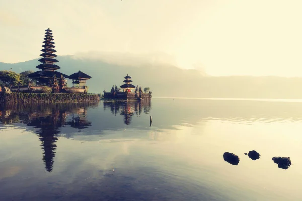 templo flutuante em Bali na Indonésia