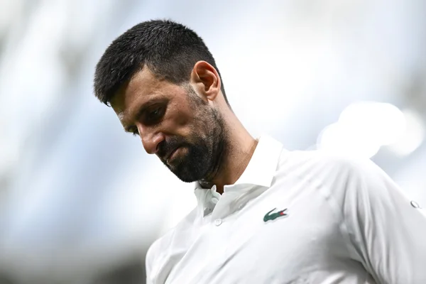 Foto colorida de Novack Djokovic, durante o torneio de Wimbledon - Metrópoles