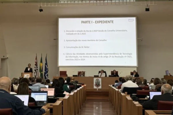 Reunião do Conselho Universitário aprovou reajuste salarial para professores e servidores da USP - Metrópoles
