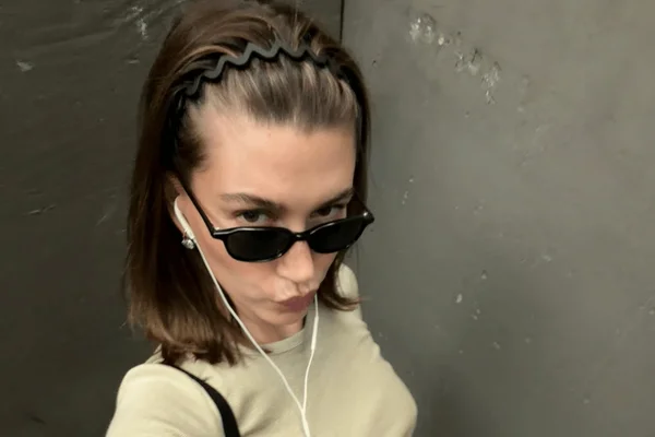 Hailey Bieber - Metrópoles