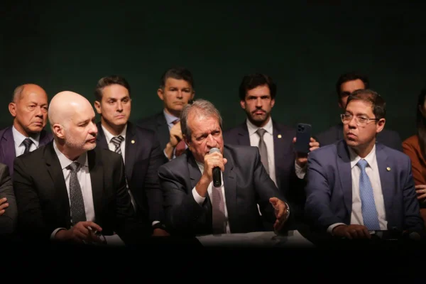 Reunião do PL sobre o resultado das eleições. Partido contestou funcionamento de urnas eletrônicas "antigas" - Metrópoles