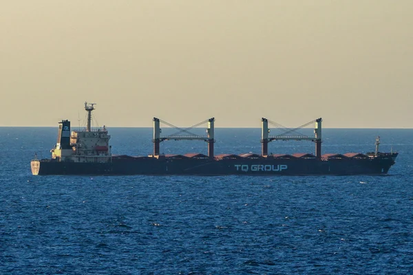 Imagem colorida Navio exporta grãos pelo Mar Negro