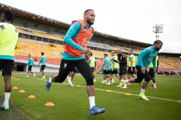 Neymar em treino da Seleção Brasileira