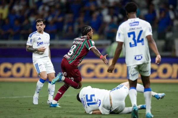 Imagem colorida de John Kennedy em duelo entre Fluminense x Cruzeiro- Metrópoles