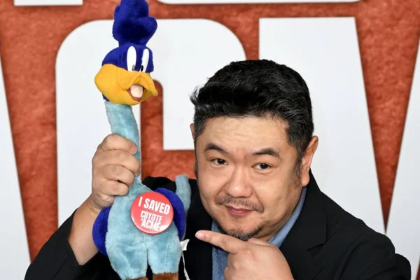 O motivo da morte não foi anunciado. Eric Bauza ficou conhecido por ser dublador do Pernalonga e de outros personagens dos Looney Tunes - Metrópoles
