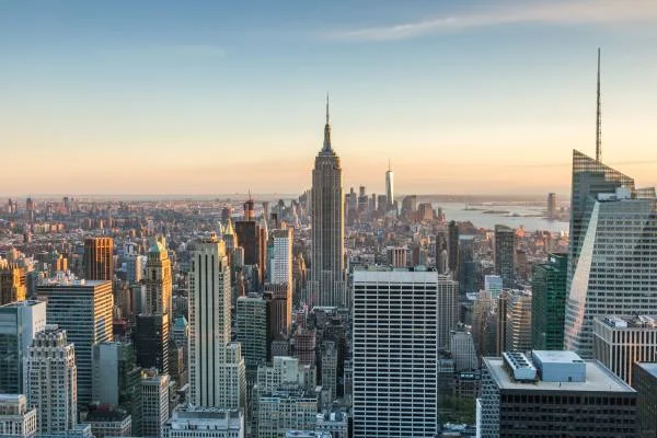 Mulher asiática morre após ser empurrada e cair diante de trem em NY - destaque galeria Mulher asiática morre após ser empurrada e cair diante de trem em NY - destaque galeria