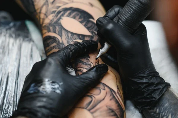 Remover ou cobrir a tatuagem? Saiba qual escolher