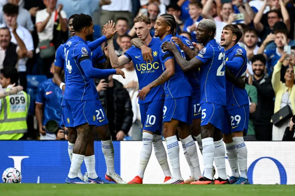 Jogadores do Chelsea comemoram gol pela Premier League