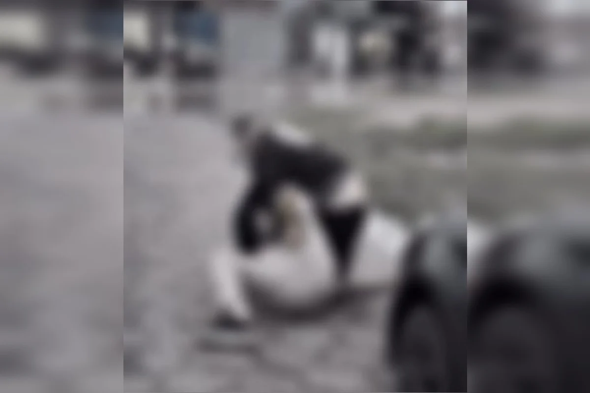 Homem agride vereador a pauladas em SC Homem agride vereador a pauladas em SC