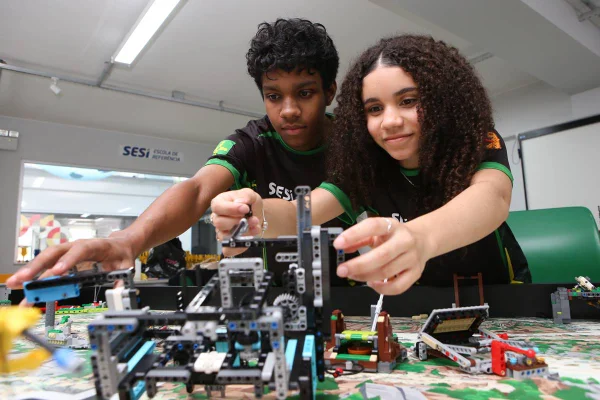 Torneio de robótica reúne alunos do DF e GO no Sesi de Taguatinga