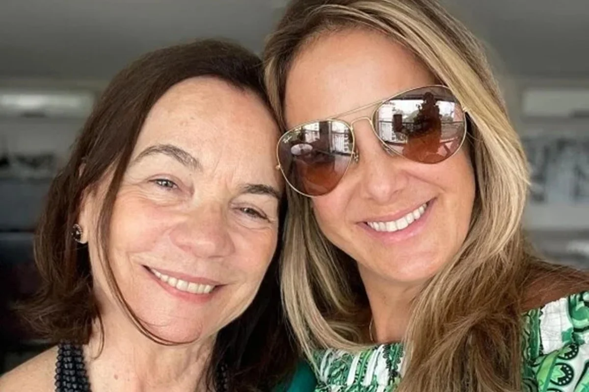 Ticiane Pinheiro e a sogra, dona Edna posam sorridentes para as redes sociais Ticiane Pinheiro e a sogra, dona Edna posam sorridentes para as redes sociais