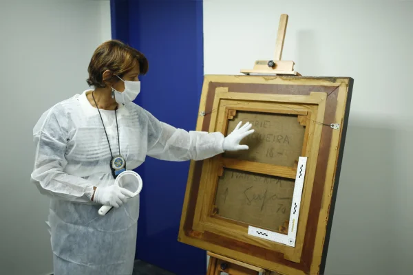Quadros e joias: PCERJ é referência na perícia de bens de luxo - destaque galeria Quadros e joias: PCERJ é referência na perícia de bens de luxo - destaque galeria