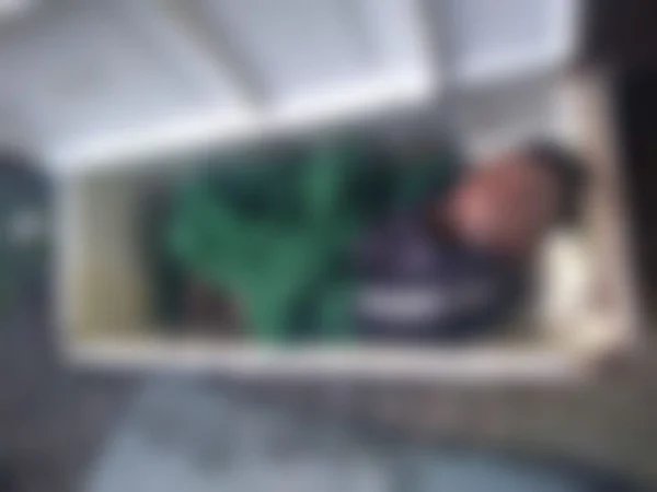 Jovem encontra corpo do namorado dentro de geladeira