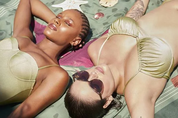 Modelos com peças da Amaro