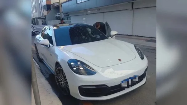 imagem colorida porsche multa sc