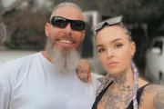 Influencer gera debate ao afirmar que se casou com seu padrasto