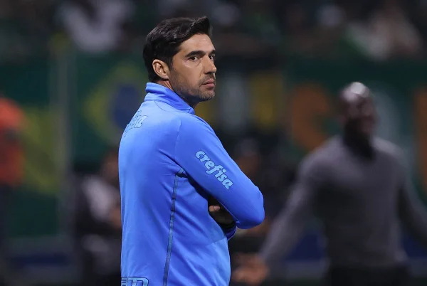 Abel Ferreira vive primeiro momento de crise no comando do Palmeiras
