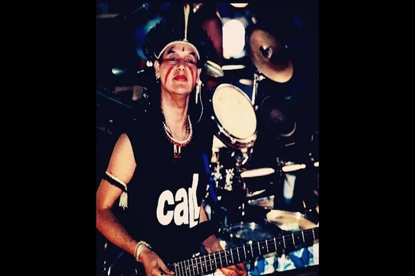Cacick Jonne, ex-integrante do Chiclete com Banana, morre aos 54 anos