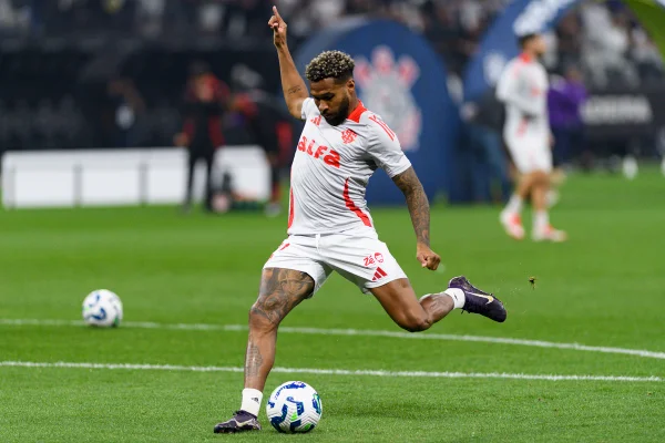 Atacante ex-Internacional é anunciado por clube do Catar; confira