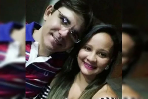 Curado da Covid-19, homem pede mulher em casamento ao receber alta