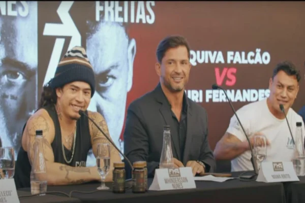 Whindersson Nunes e Popó em coletiva de imprens para luta que ocorre em 30 de janeiro