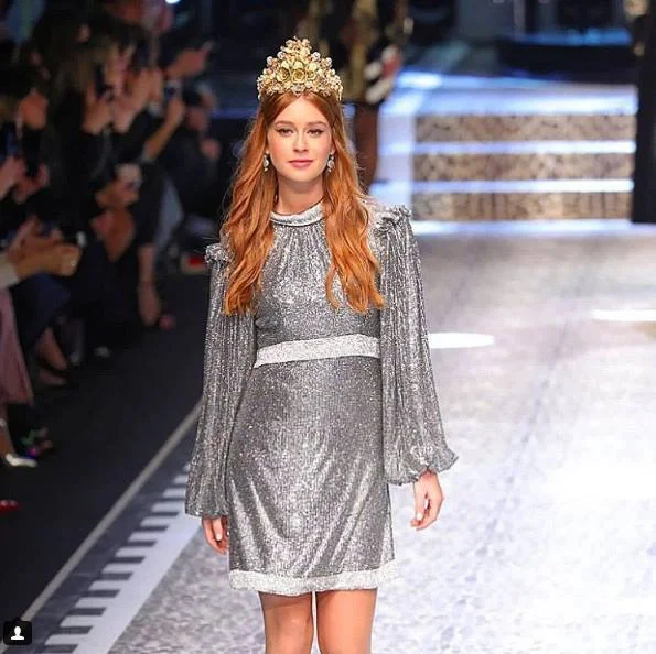 Fim de uma era! Marina Ruy Barbosa abandona ruivo e posta foto loira