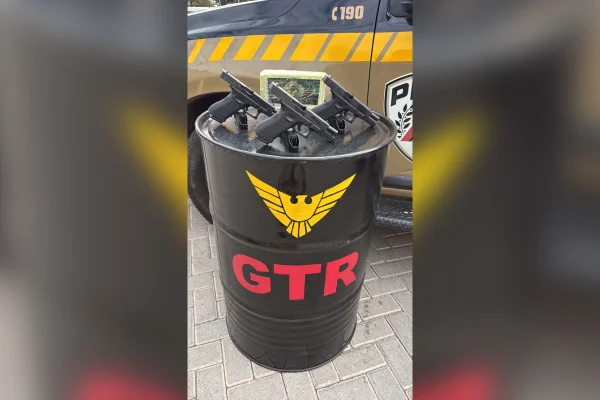 PM apreende seis pistolas e cocaína com passageira de ônibus em BH