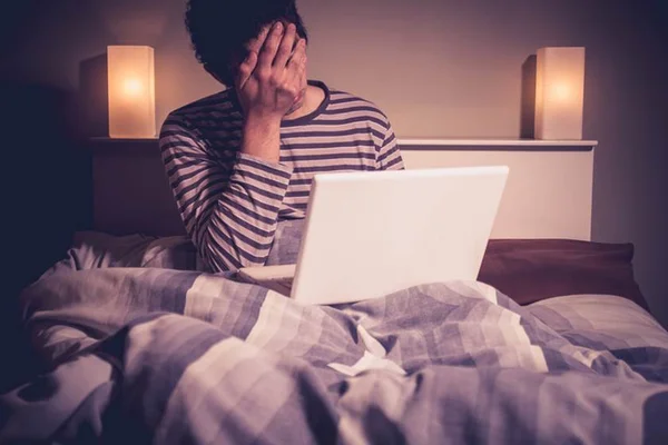Quem vê muito pornô tem mais dificuldade de fazer sexo na vida real