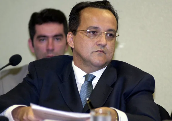 Justiça revoga prisão de Carlinhos Cachoeira por dívida de pensão