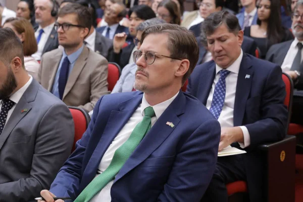 Primeiro-secretário da Embaixada dos EUA, Sean R. Smith