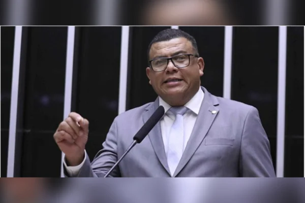 Quem é o deputado federal envolvido em barraco com garota de programa