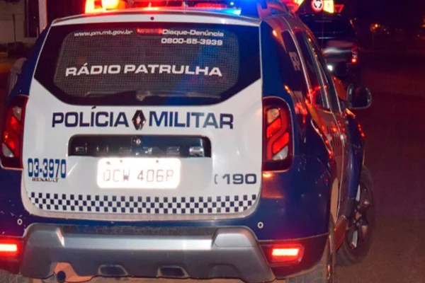 Imagem colorida de viatura da PM de MT - Metrópoles