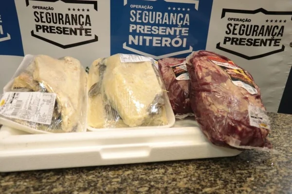 Homem é preso por furtar bacalhau em Niterói