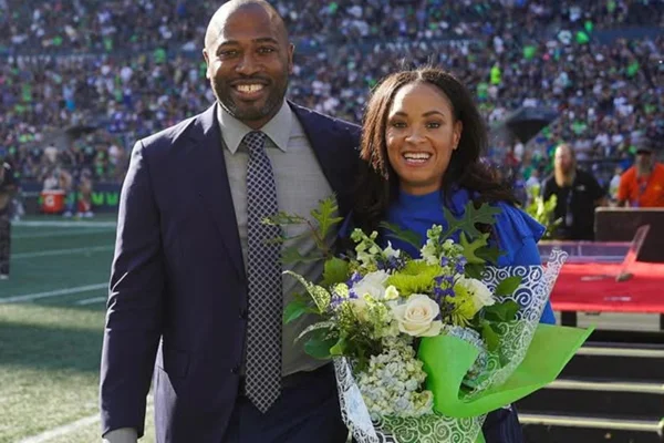 Ex-jogador de futebol americano Shaun Alexander anuncia a 14ª gravidez da esposa, Valerie - Metrópoles