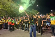 Multidão lota ruas de Manaus em ato pró-Flávio Bolsonaro