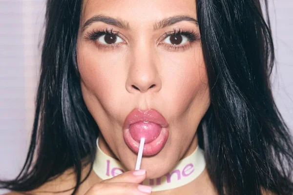 Imagem colorida de Kourtney Kardashian