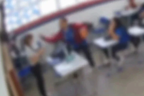 Imagem colorida, MP leva à Justiça caso de aluno que deu tapa na cara de professora na Bahia - Metrópoles
