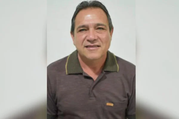 Imagem colorida de Ari do Carmo Santos, prefeito de Ribeira afastado por improbidade administrativa. - Metrópoles
