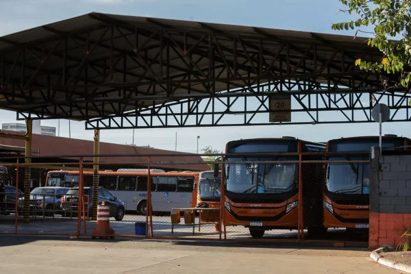 Ônibus da Marechal na garagem durante paralisação dos rodoviários