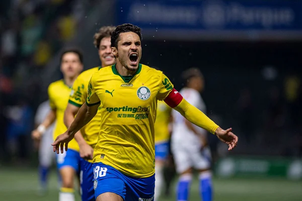 Raphael Veiga minimiza ausência de convocados para jogo do Brasileirão