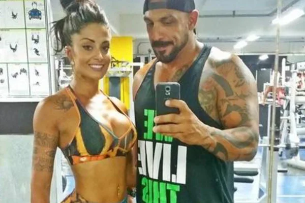 Foto colorida de Aline Campos e o ex-marido, Rodrigo Riscado - Metrópoles