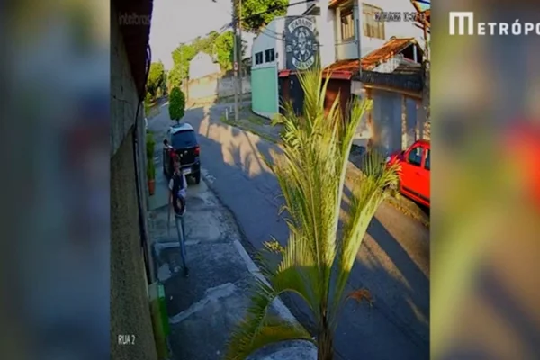 Vídeo: homem distribui cartas antivacina; prefeitura acionará o MPRJ
