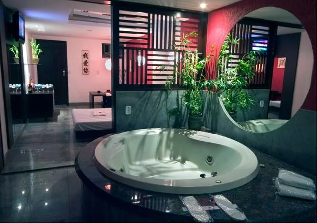 A suíte Japonesa do Playtime promete todo o requinte e sensualidade que o clima oriental pode oferecer. Para passar 4 horas o preço é R$ 220 de segunda a quinta e R$ 272 de sexta a domingo A suíte Japonesa do Playtime promete todo o requinte e sensualidade que o clima oriental pode oferecer. Para passar 4 horas o preço é R$ 220 de segunda a quinta e R$ 272 de sexta a domingo