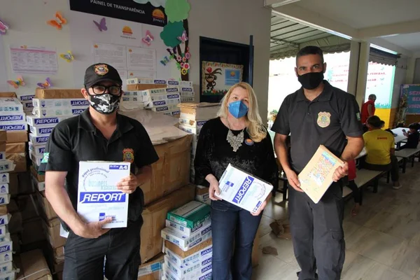 Polícia Federal entrega mais de 6 mil blocos escolares em creche no DF