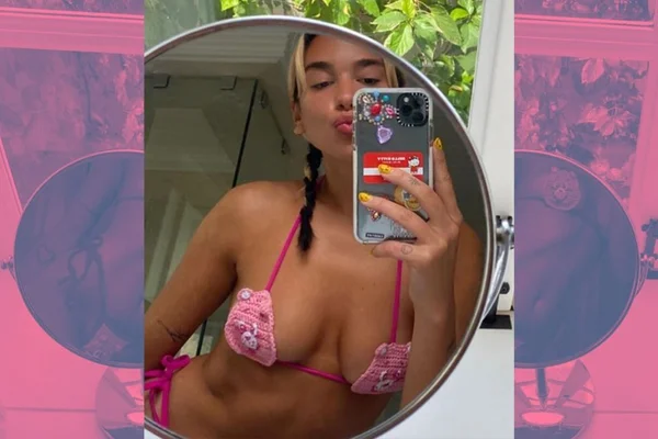 Dua Lipa com biquíni dos Ursinhos Carinhosos da marca GCDS