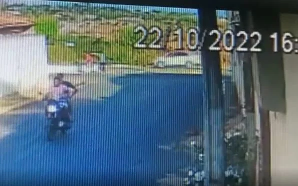 Vídeo: idoso é preso por assassinar vizinho com frieza em via pública