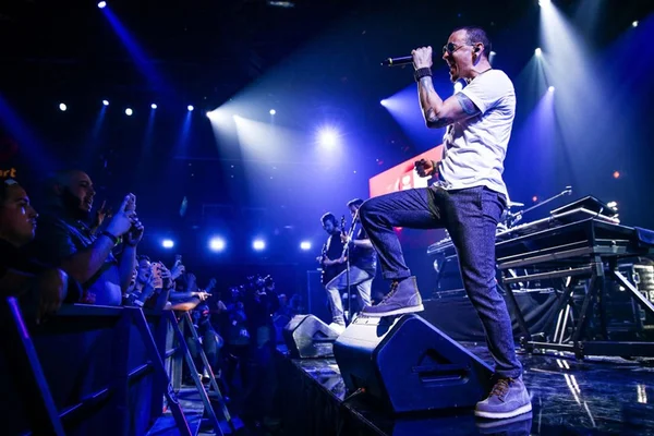 Artistas lamentam morte de Chester Bennington, líder do Linkin Park