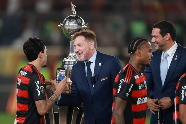 Presidente da Conmebol declara torcida para o Flamengo contra PSG
